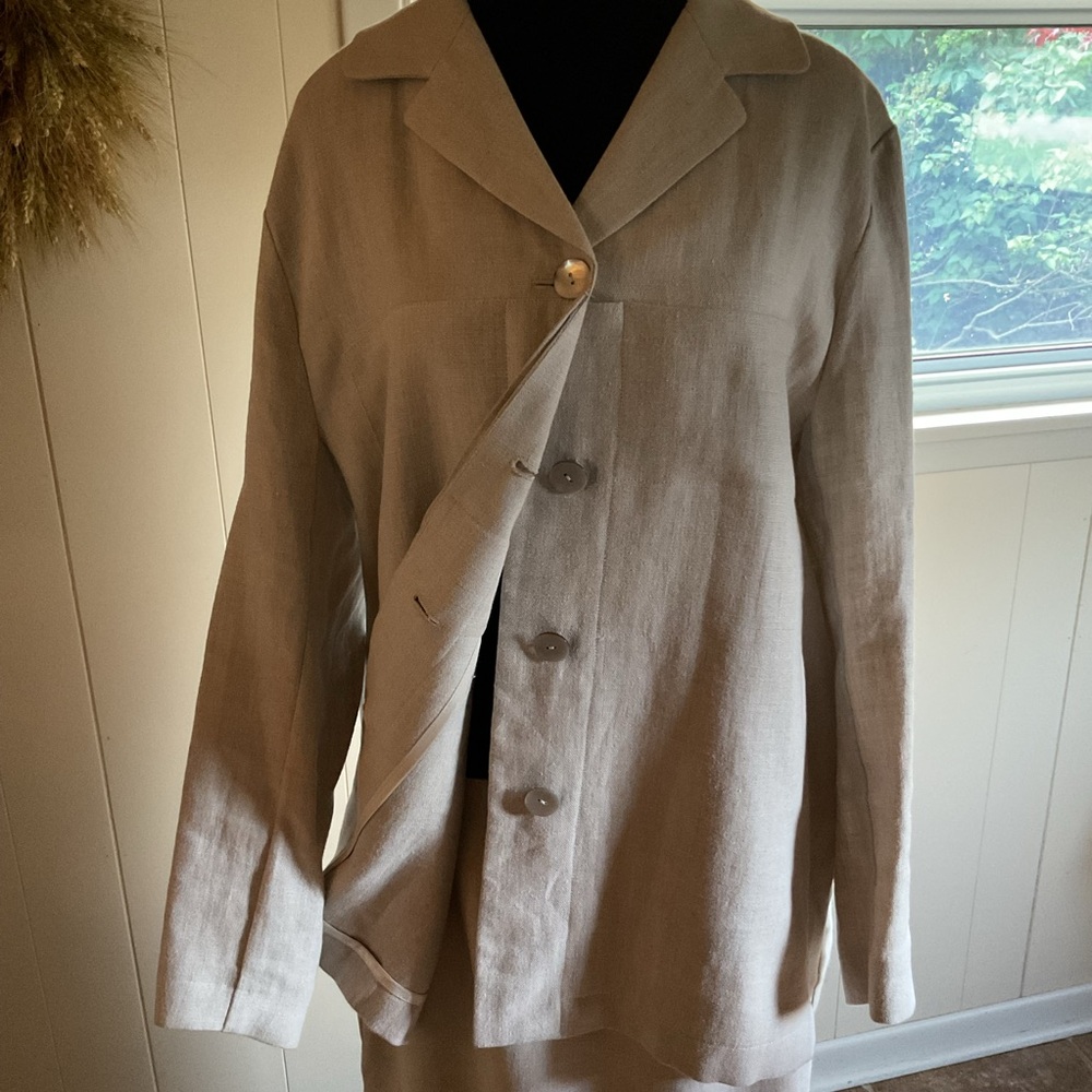 Elegant Cream Two-Piece Suit - Picture 3 of 5
